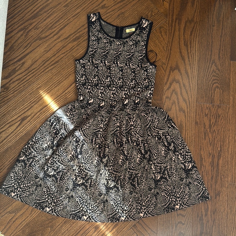 Issa London Elegant Black and Cream Dress with flare Large